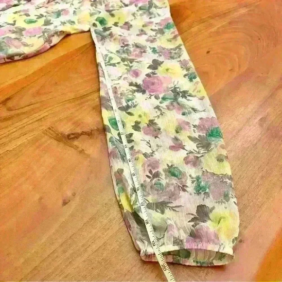 VERO MODA  Pastel yellow floral light weight long sleeves blouse. - Picture 9 of 11